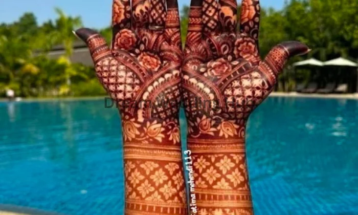 Fatimah mehndi artist